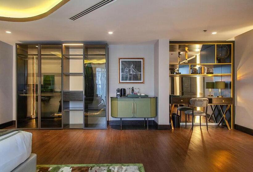 سوئیت پرزیدنت, The Delborough Lagos