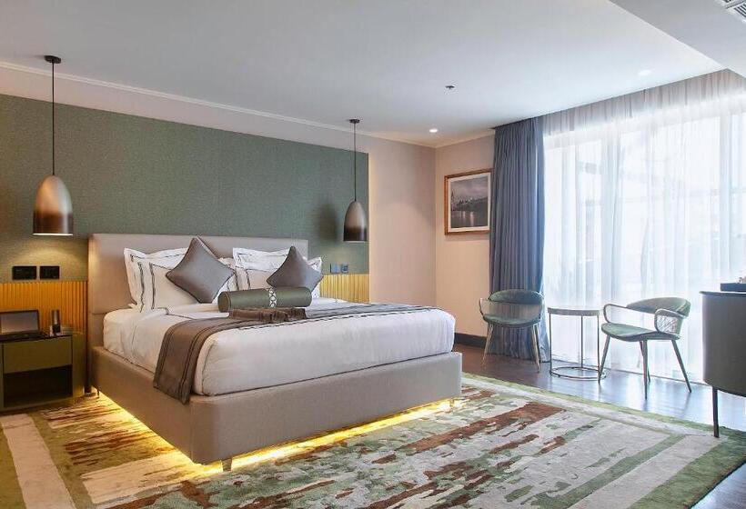 سوئیت پرزیدنت, The Delborough Lagos