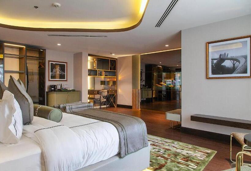 سوییت خانوادگی, The Delborough Lagos