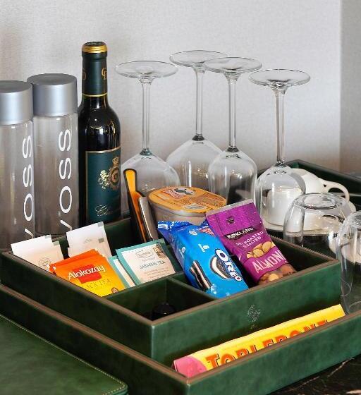 اتاق سوپریور یک تخته, The Delborough Lagos