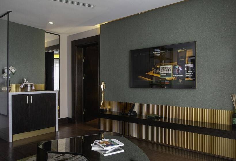 سوییت اجرایی, The Delborough Lagos