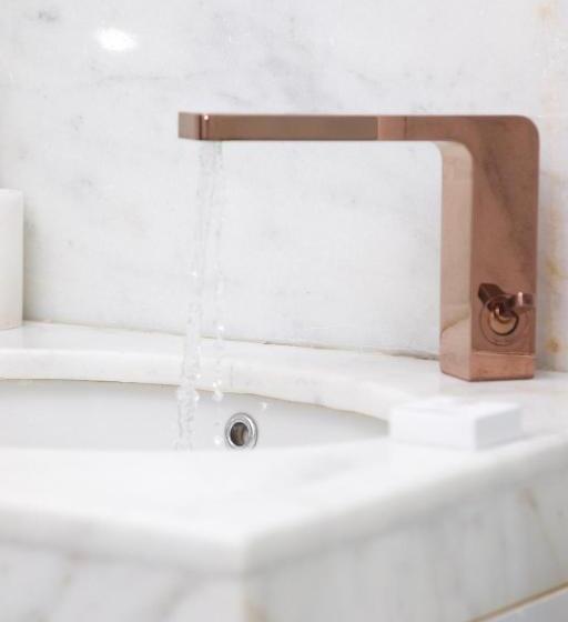 اتاق لوکس, The Delborough Lagos