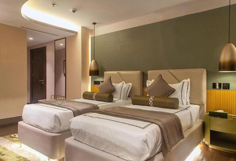 سوییت خانوادگی, The Delborough Lagos