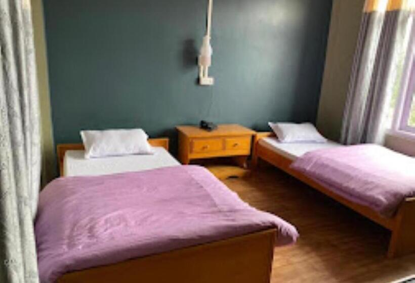 キングサイズベッドのデラックスルーム, Tourist Hut Arunachal Pradesh