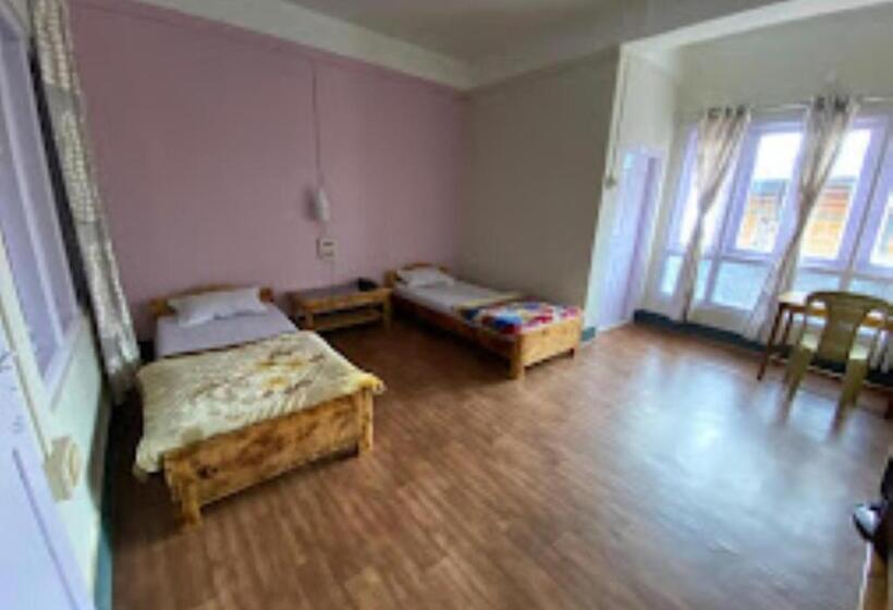 キングサイズベッドのデラックスルーム, Tourist Hut Arunachal Pradesh