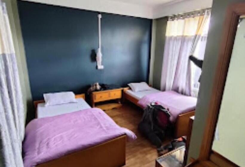 스탠다드 룸 킹사이즈 침대, Tourist Hut Arunachal Pradesh