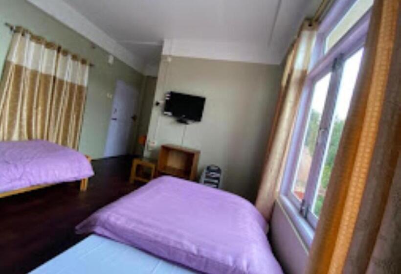 キングサイズベッドのデラックスルーム, Tourist Hut Arunachal Pradesh