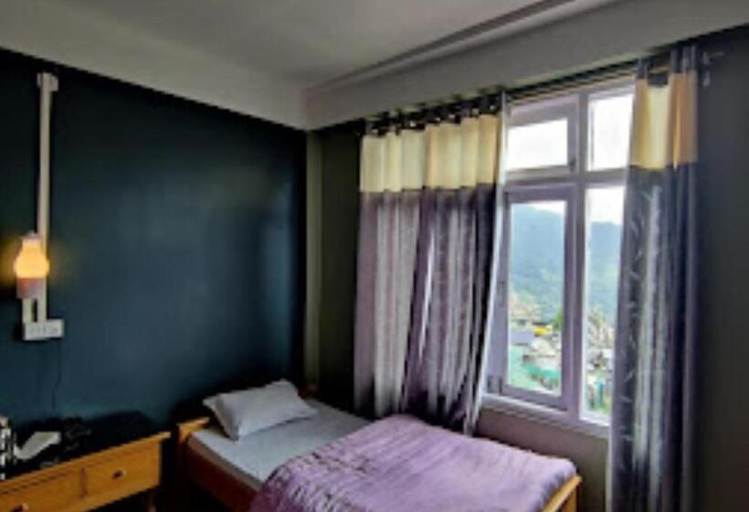 スタンダードトリプルルーム, Tourist Hut Arunachal Pradesh