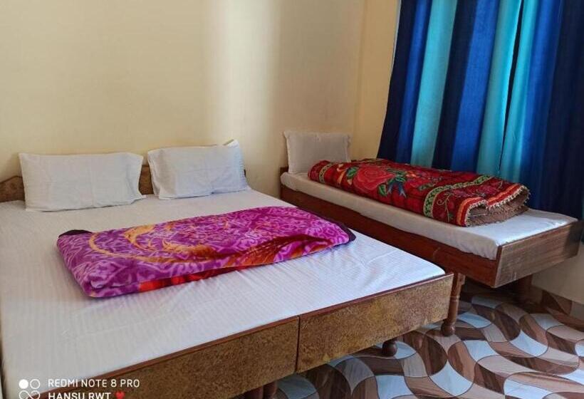 スタンダードトリプルルーム, Vivek Palace And Restaurant, Barkot