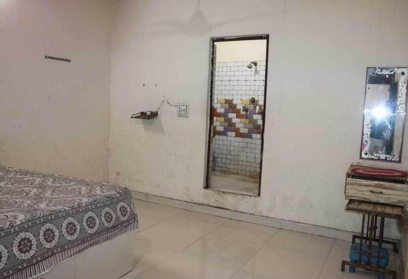 Трехместный Номер Классика, Oyo Hotel Grand