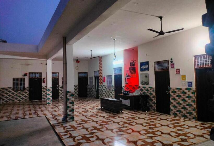 トリプルクラシックルーム, Oyo Hotel Love Bite