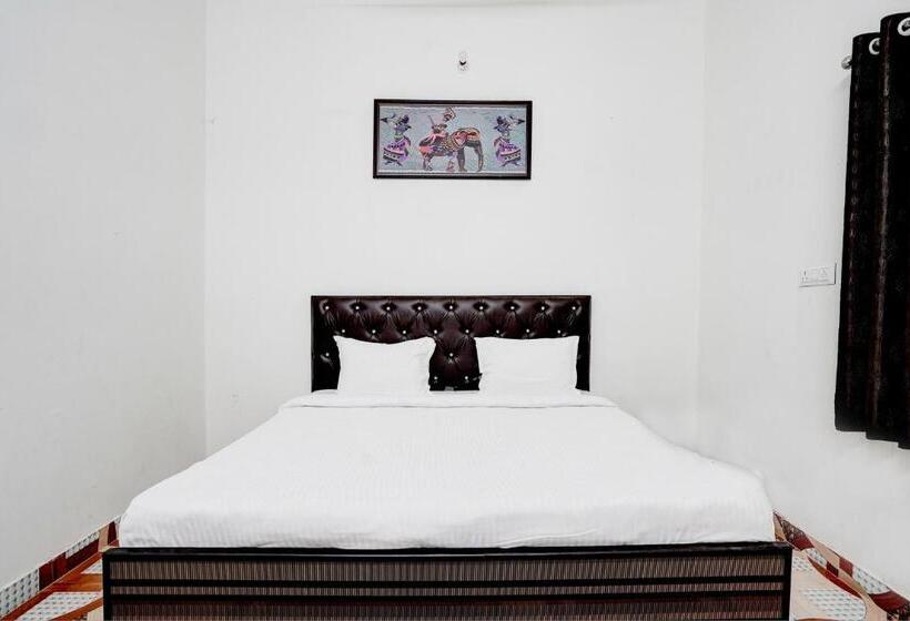 トリプルクラシックルーム, Oyo Hotel Love Bite