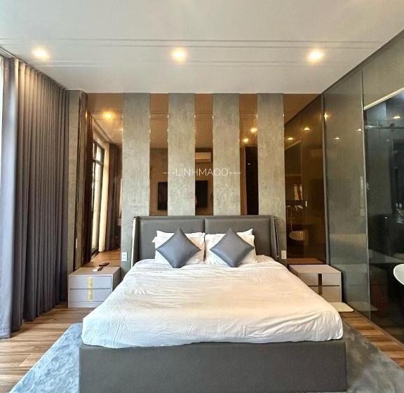 اتاق خانوادگی, Khánh Nguyễn Luxury Apartment, Balcony Street View, Large Bathtub