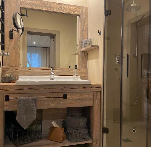 غرفة قياسية, Lark One