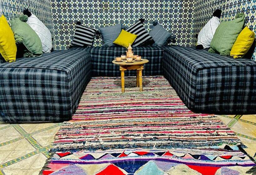 اتاق استاندارد سه نفره, Riad Zahrae Marrakech