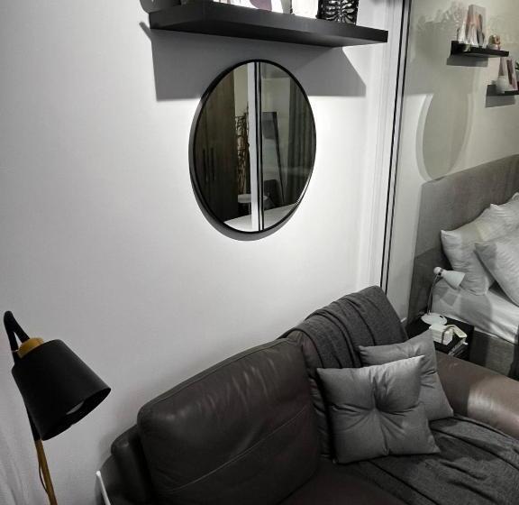 침실 1개 발코니 아파트, Prime Posh Downtown Condo