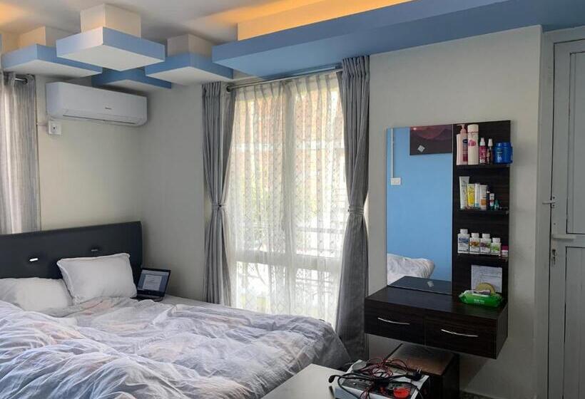 اتاق لوکس با تخت بزرگ, Spark International Health Resort Pvt. Ltd