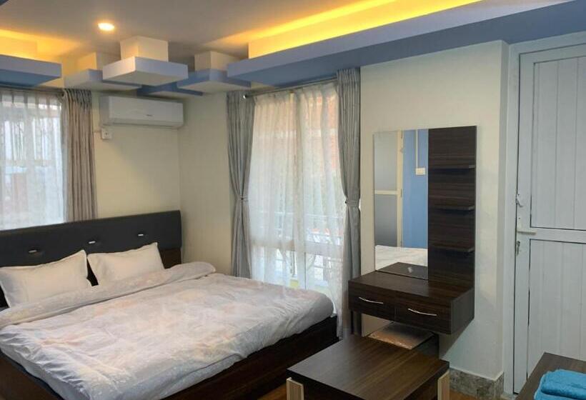 اتاق لوکس با تخت بزرگ, Spark International Health Resort Pvt. Ltd