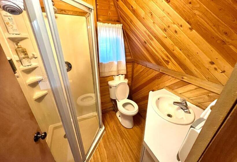 شقة غرفة واحدة, Triple G’s Resort Cabin 1