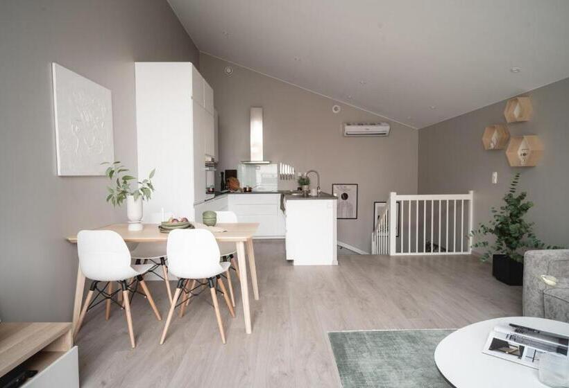 شقة غرفتين, Arctic Homes   Unique Town House