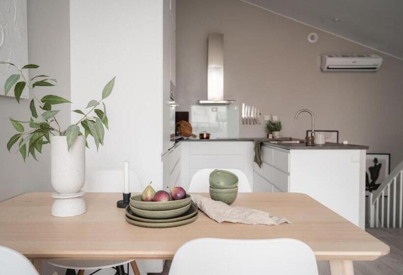 شقة غرفتين, Arctic Homes   Unique Town House