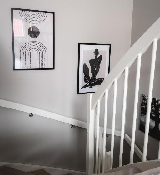 شقة غرفتين, Arctic Homes   Unique Town House