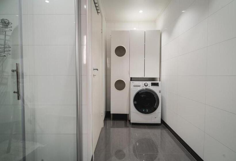 شقة غرفتين, Arctic Homes   Unique Town House