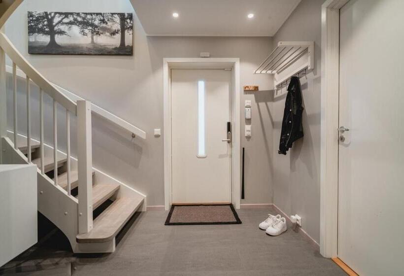 شقة غرفتين, Arctic Homes   Unique Town House