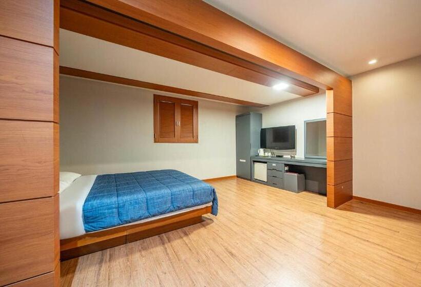 Habitació Estàndard, Airport June