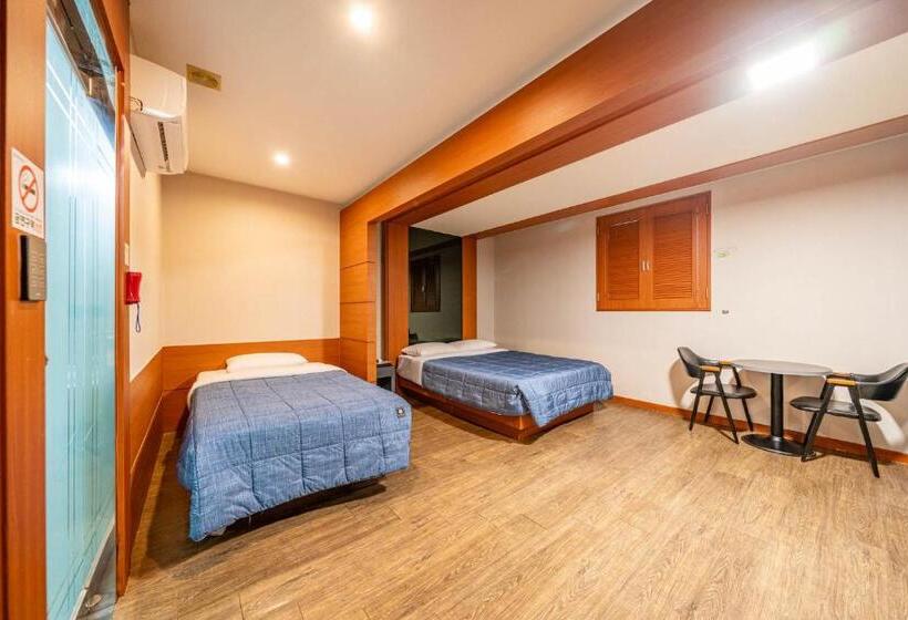 Habitació Deluxe, Airport June