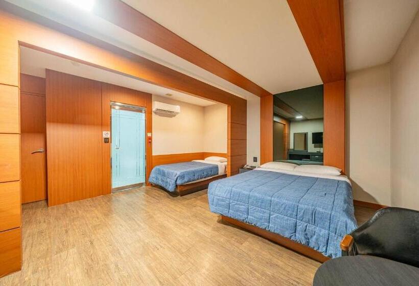 Habitació Deluxe, Airport June