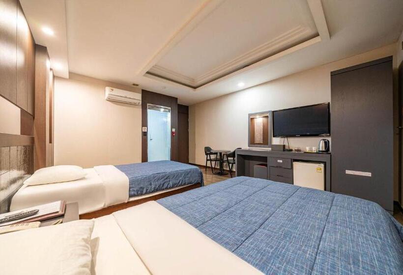 Habitació Estàndard, Airport June