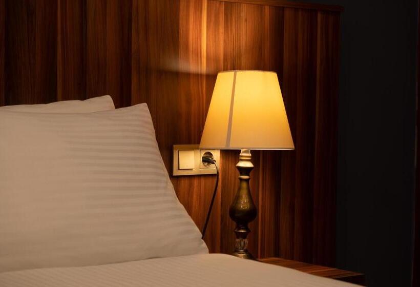 家庭间, Deluxe Rooms & Suites By Wisteria