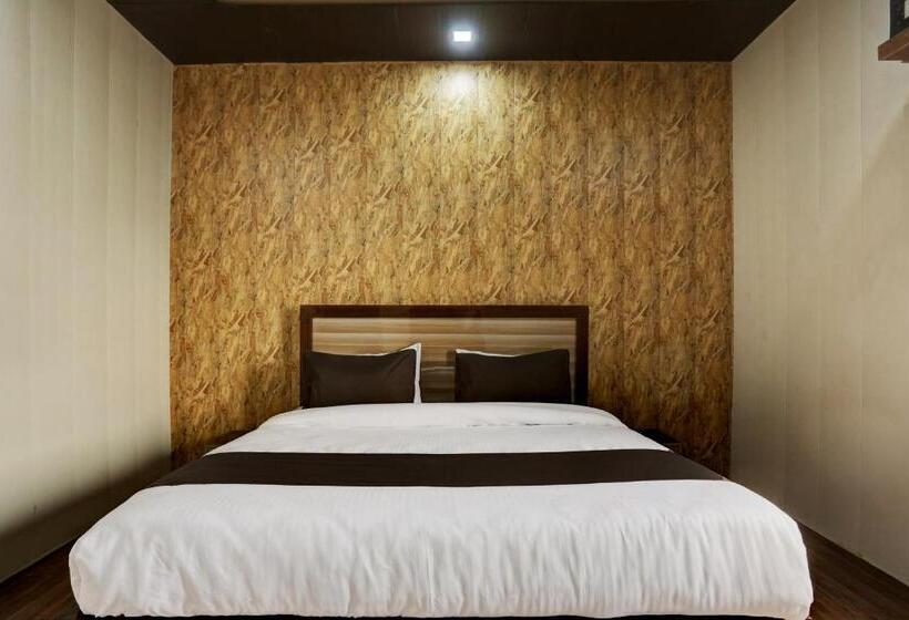 トリプルクラシックルーム, Flagship Saarth Inn