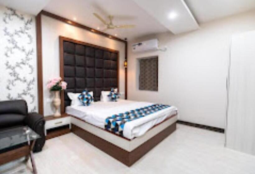 디럭스 룸, Holiday Saharsa