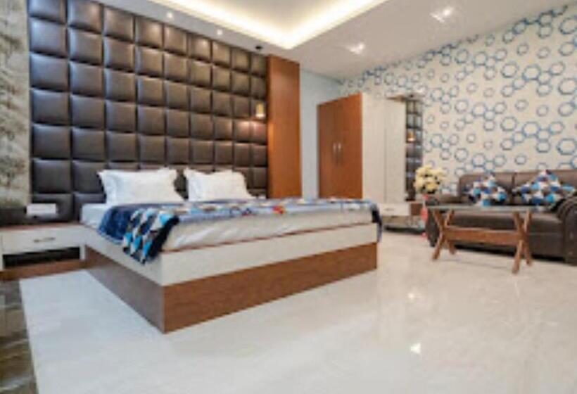 디럭스 룸, Holiday Saharsa