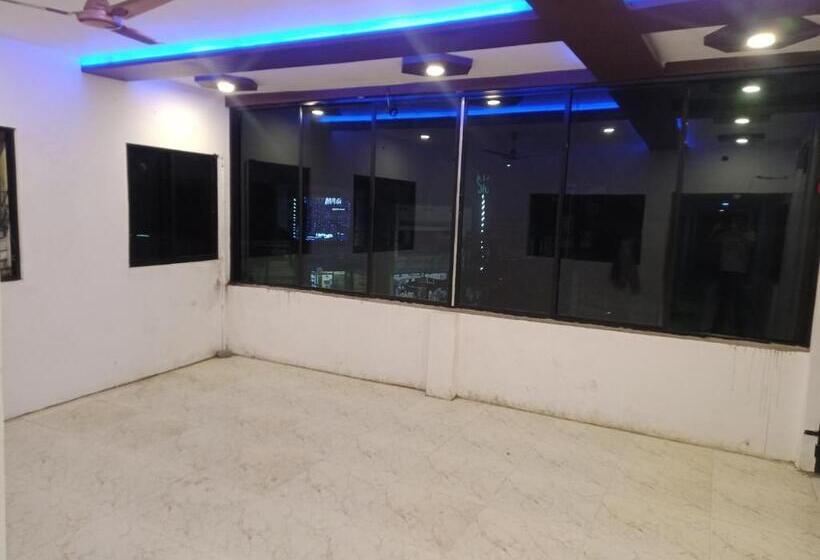 이코노미 룸, Kc Iinn