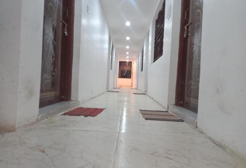 이코노미 룸, Kc Iinn