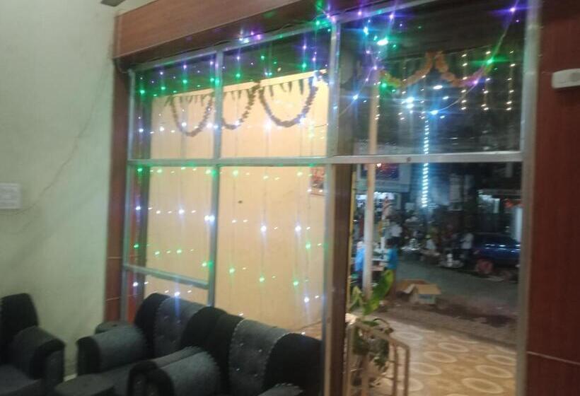 이코노미 룸, Kc Iinn