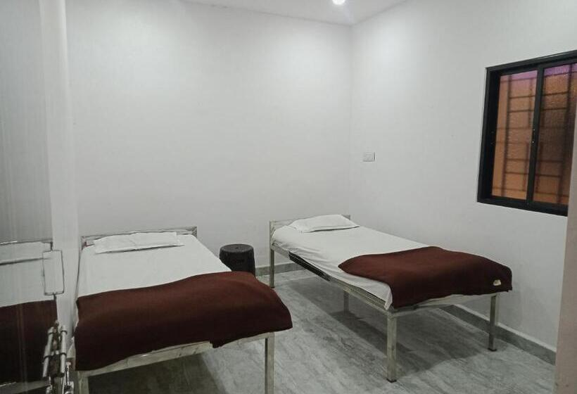 이코노미 룸, Kc Iinn