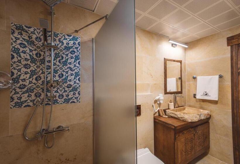 豪华房间, Leda Stone House