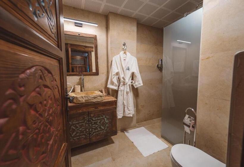 豪华套房, Leda Stone House