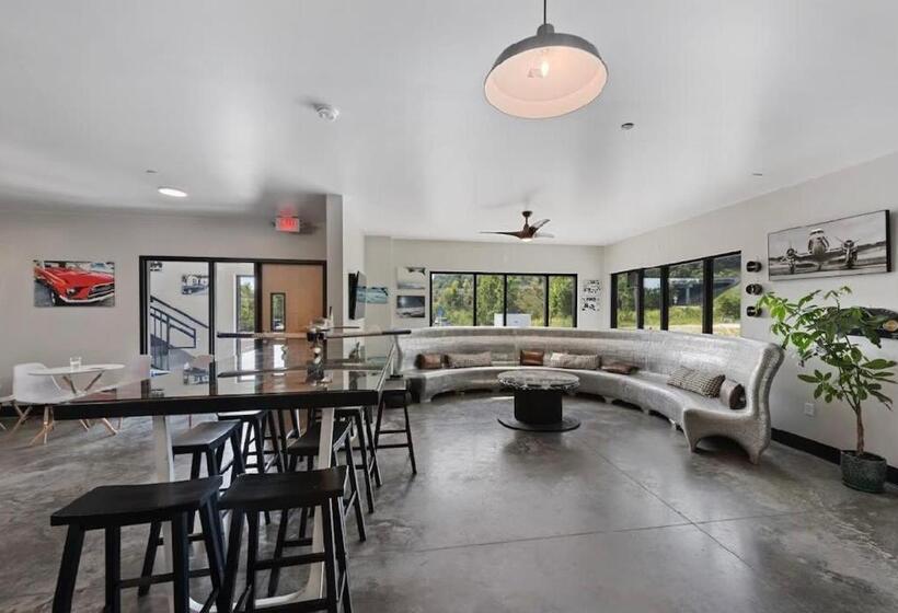 غرفة قياسية فردية, Captain One Room For Two Near Purina Farms