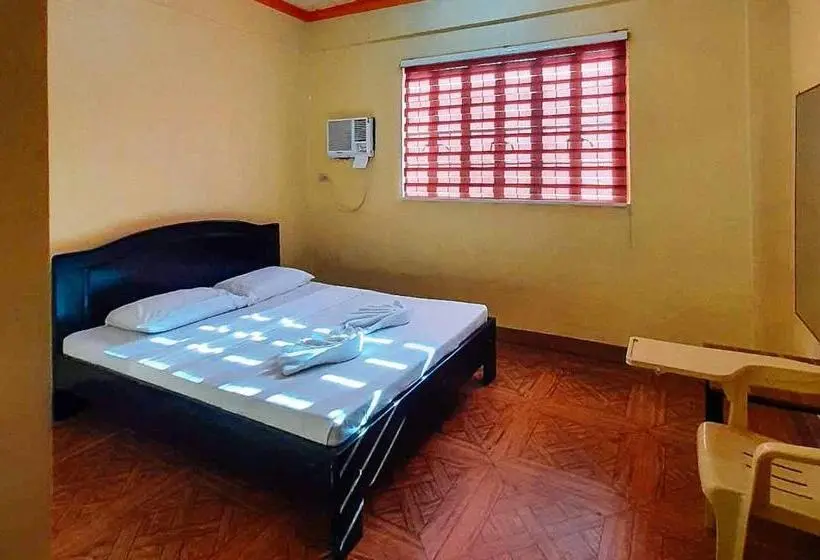 デラックスルーム, Reddoorz @ Johsons Pension House Butuan City