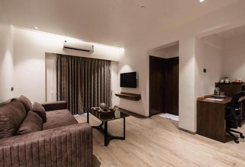 جناح, Regenta Place Igatpuri