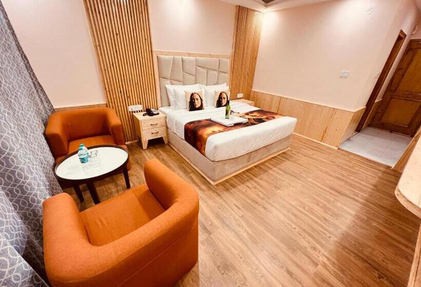 غرفة قياسية سرير كينج, West Western