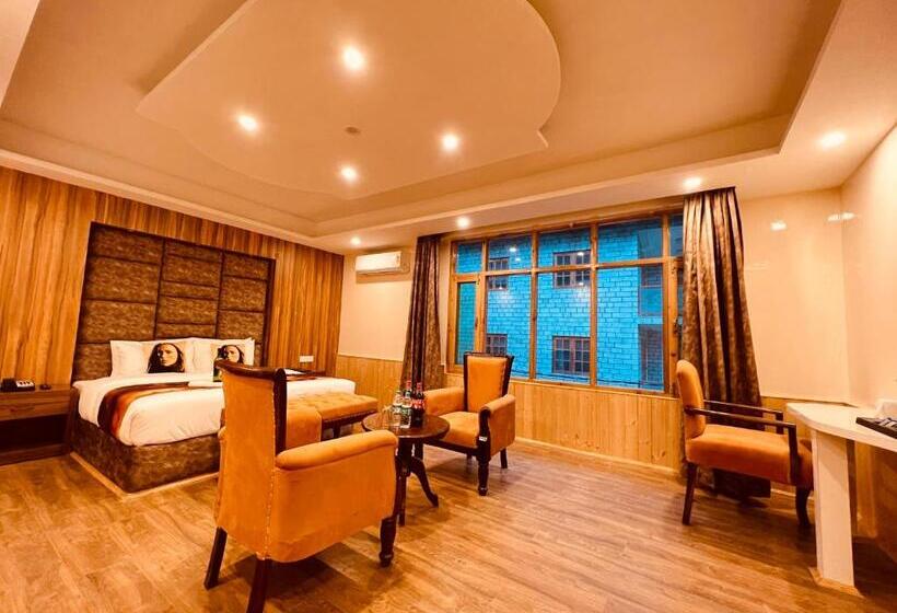 إستوديو قياسى سرير كينج, West Western