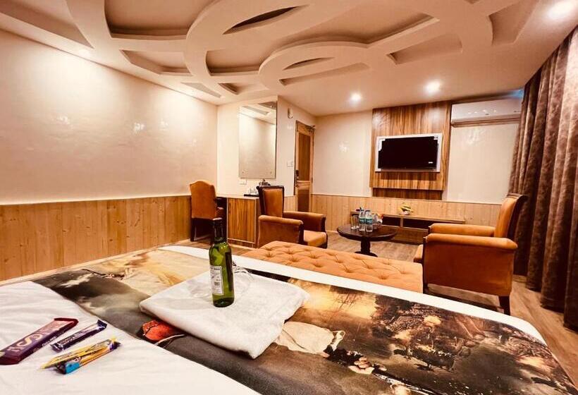 غرفة قياسية سرير كينج, West Western