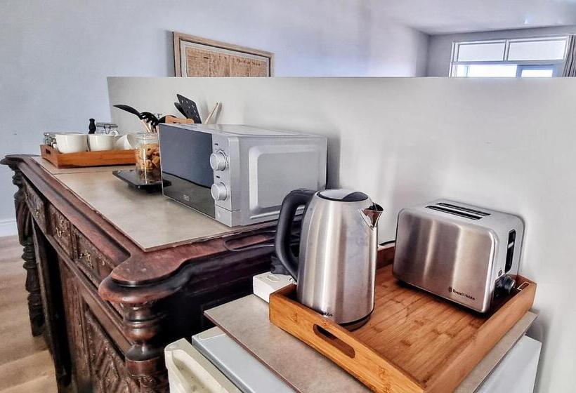 جناح كومفورت, The Dragon Tree Guesthouse