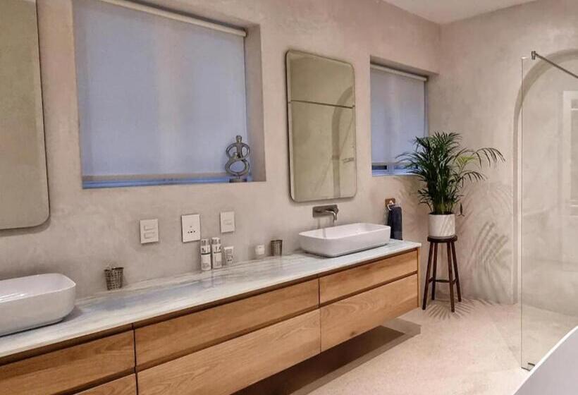 جناح كومفورت, The Dragon Tree Guesthouse